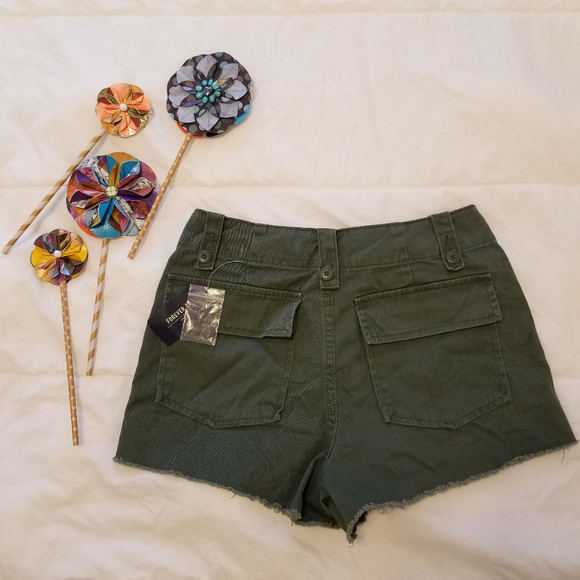 NWT Forever 21 Women's Short Size 24 - Picture 2 of 7